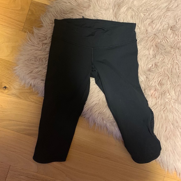 Lululemon Run Fast & Free Ruffle Crops - Picture 2 of 7